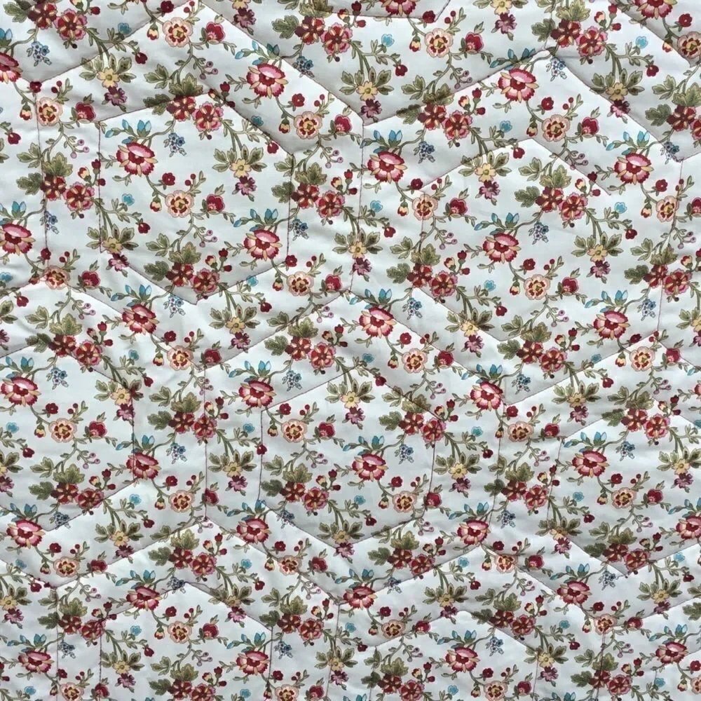 NWT Hand Crafted Elizabethan Tulip Print Quilt